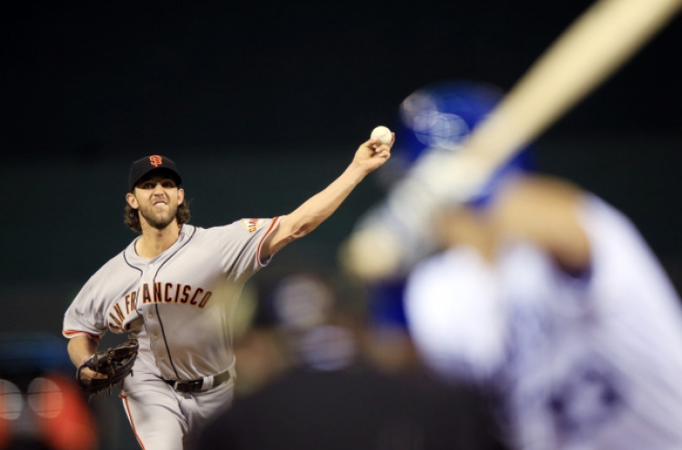 Giants stomp Royals