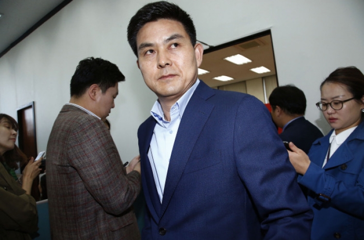Supreme council member’s exit bodes ill for Saenuri leader