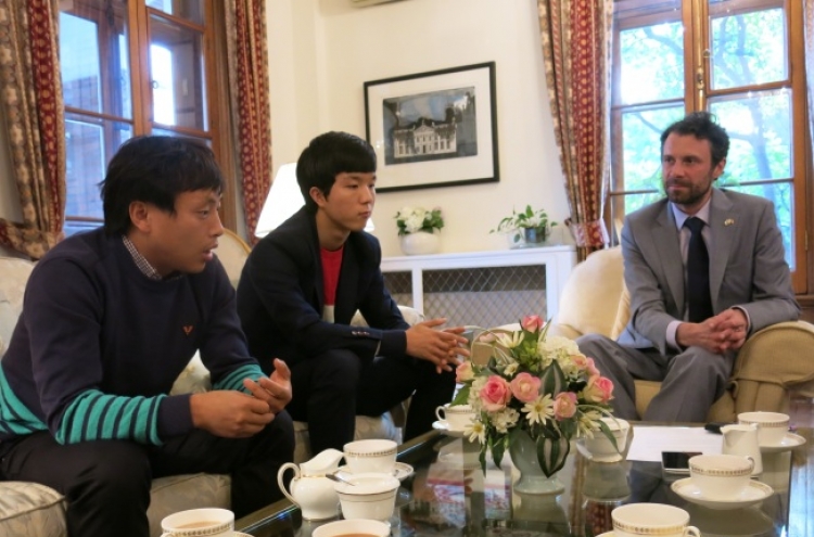 NK defectors learn English to speak about human rights