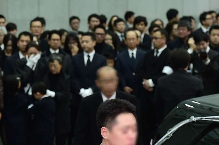 故신해철 비공개 가족장 이후 기자회견 “논란됐던 부분, 밝힌다”