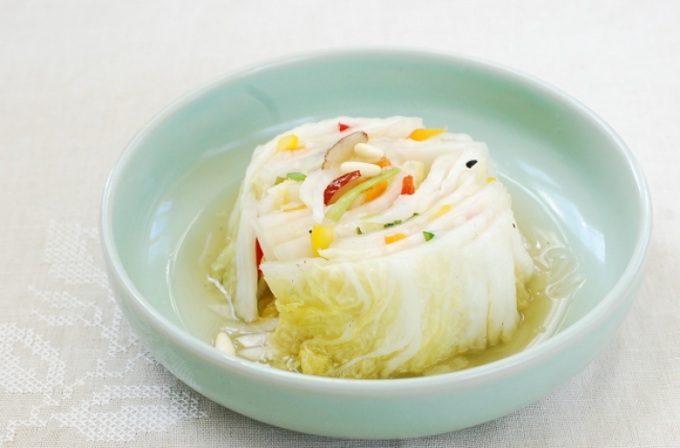 Baek kimchi (white kimchi)