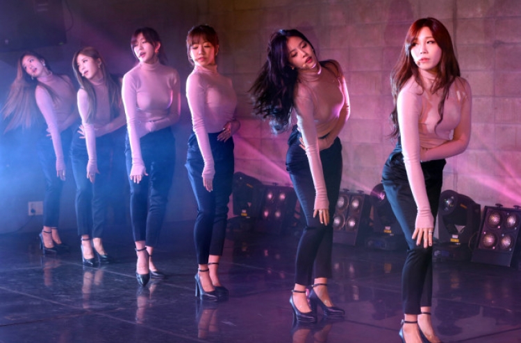 Apink ladies top charts with their ‘LUV’