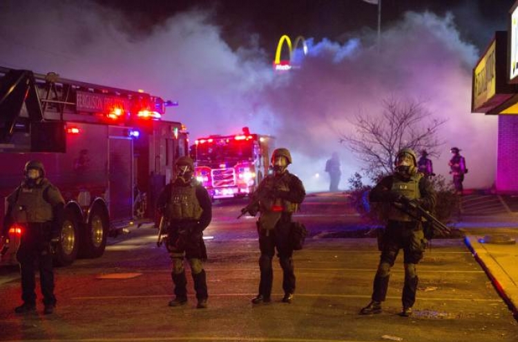 Riot after US jury fails to indict Ferguson policeman