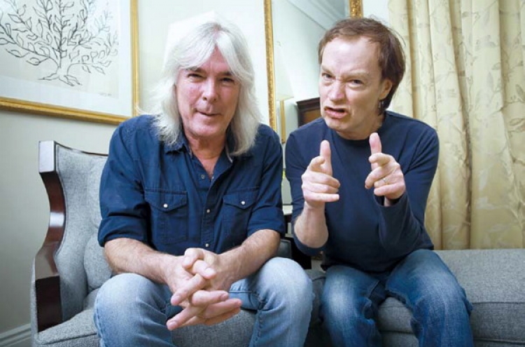 Ignoring woes, AC/DC sticks to rock formula