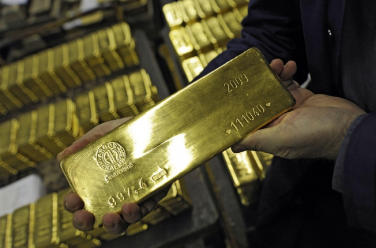 Swiss to vote on gold-buying plan