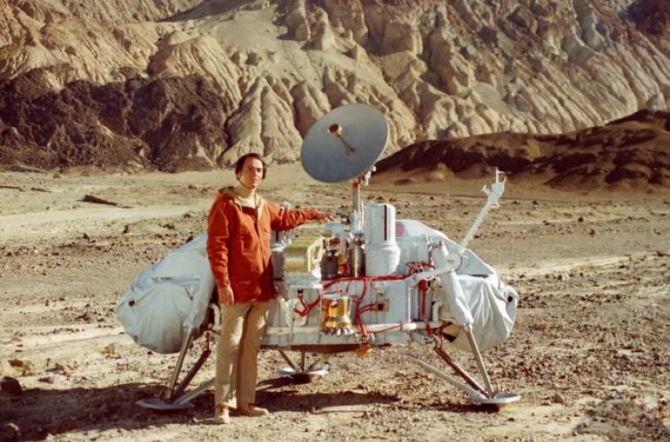 前 NASA 직원, ‘화성에서 사람봤다‘