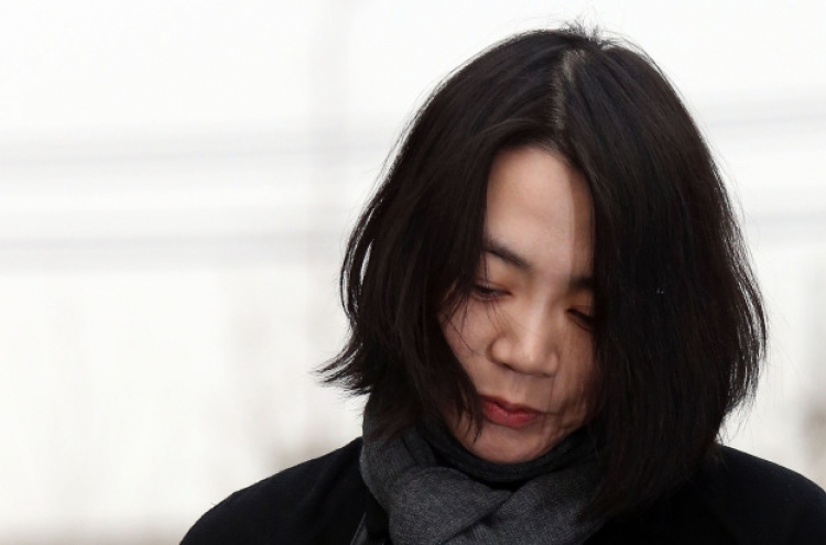 Former Korean Air VP asks for forgiveness over 'nut rage'