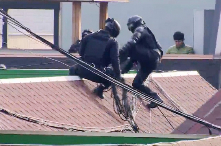 Man kills two in Ansan hostage standoff