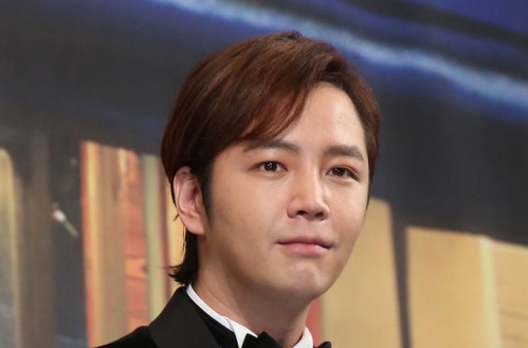 Jang Geun-suk drops out of TV show after tax evasion report