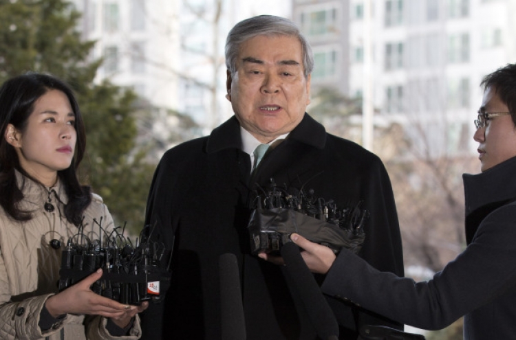 Korean Air chairman Cho testifies in ‘nut rage’ trial