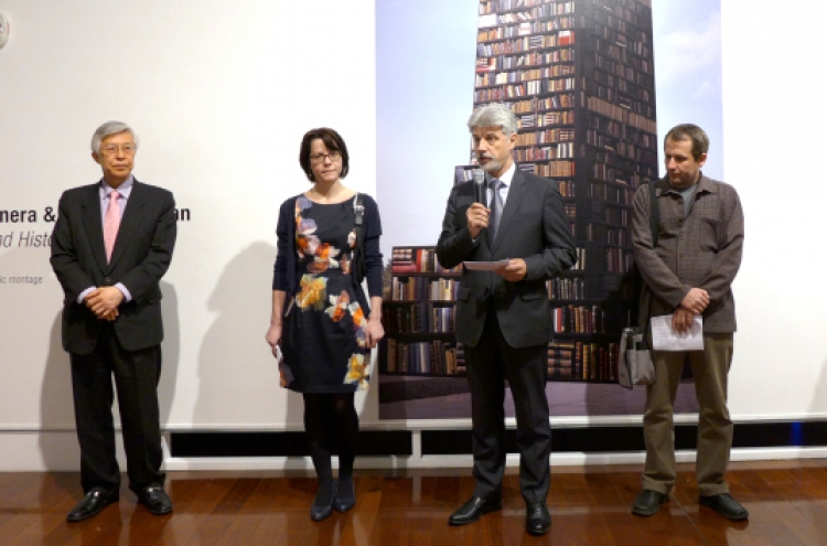 Romanian exhibition illuminates communist life