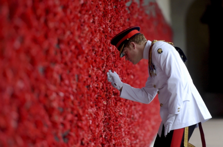 (Photo News) Act of remembrance