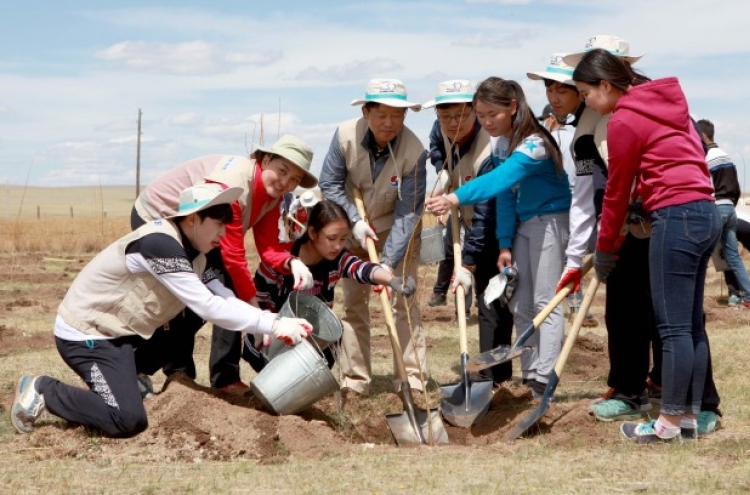 Korean Air employees help make Mongolia greener