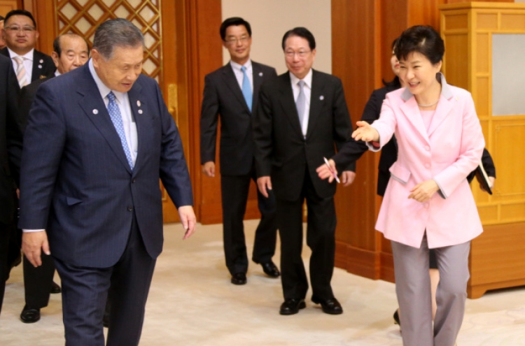 Park meets Japan’s opinion leaders