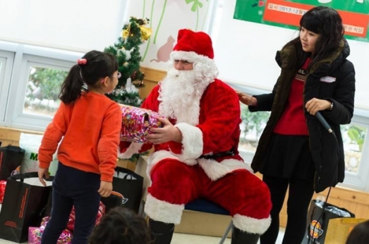 ‘Christmas in July’ event kicks off orphanage gift campaign