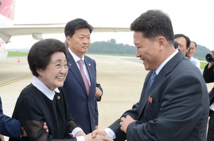 Ex-first lady embarks on schedule for Day 2 in N. Korea