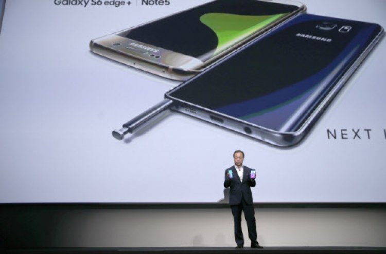 Samsung pushes new phablets amid ailing handset returns