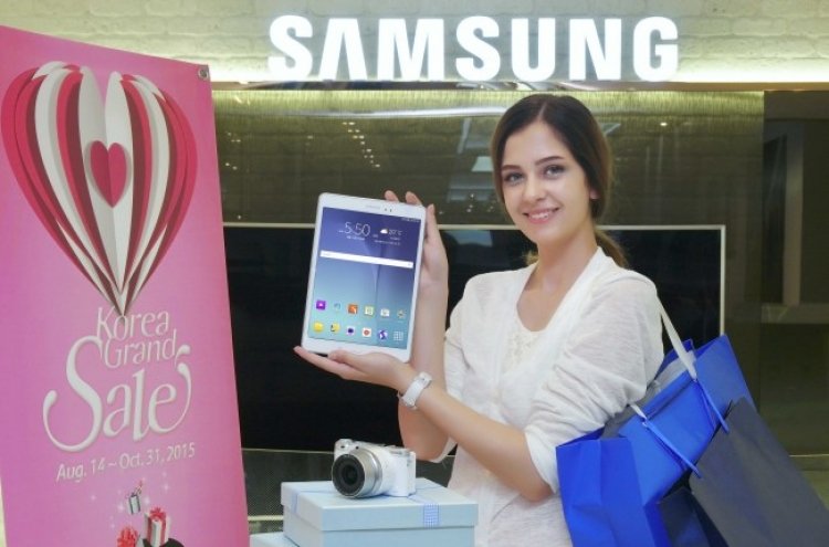 [Photo News] Samsung attracts tourist shoppers