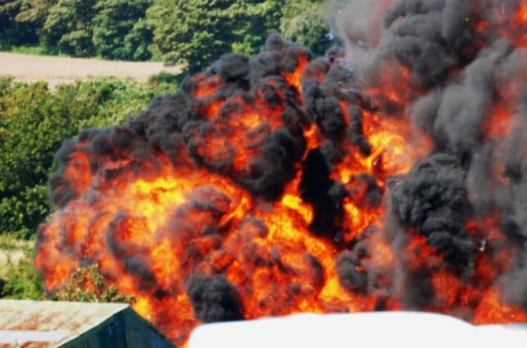 Police say 7 dead after jet in UK airshow crashes into road