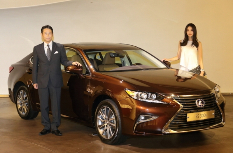 Lexus debuts all-new ES sedans