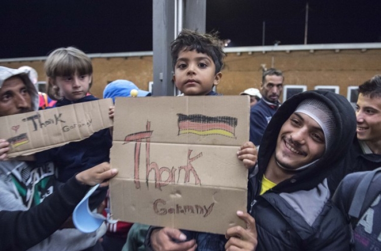 Hopeful migrants stream into Austria