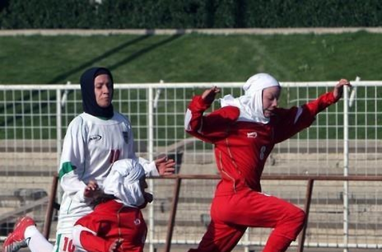 "이란 여자축구대표팀에 성전환 끝나지 않은 남자 8명 있었다"