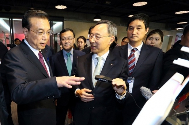 [Photo News] Chinese P.M. visits innovation center