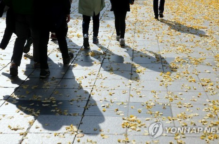 한국인들 실직·이직 공포에 시달린다…남자가 불안감 더 커