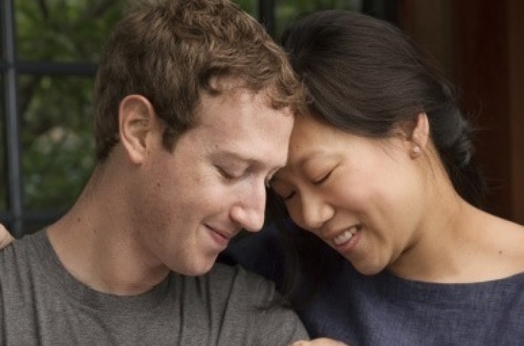 [Newsmaker] New dad Zuckerberg vows to give away Facebook fortune