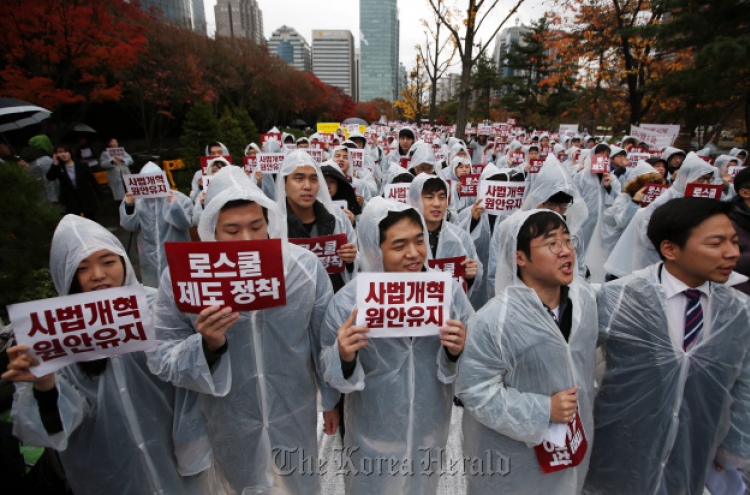 Korea to maintain bar exam until 2021