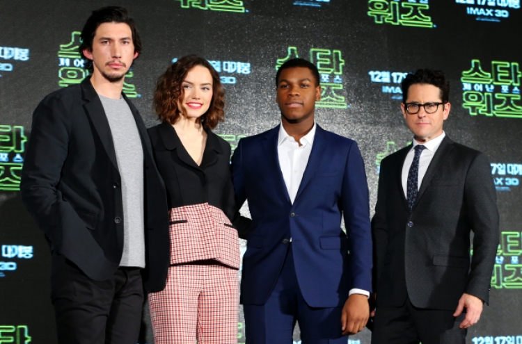 Abrams to tell new space tale in ‘The Force Awakens’