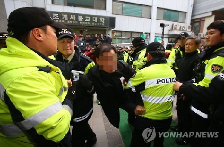 한상균 위원장 체포 시한 임박…조계사 전운 감돌아