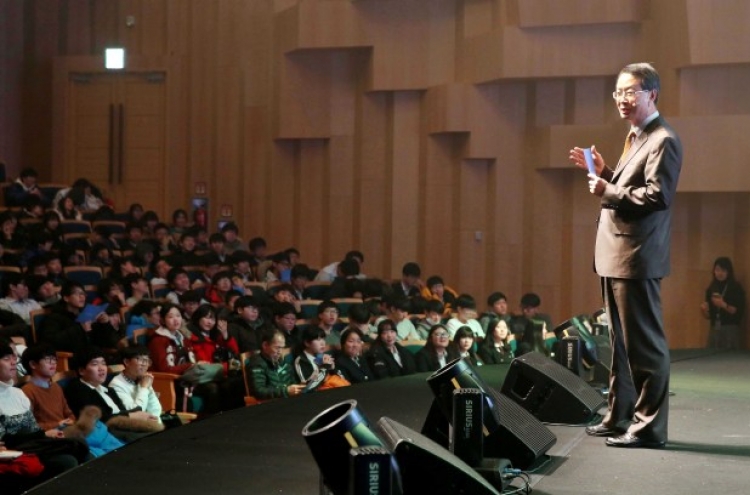 [Photo News] Asiana chief delivers lecture for teens