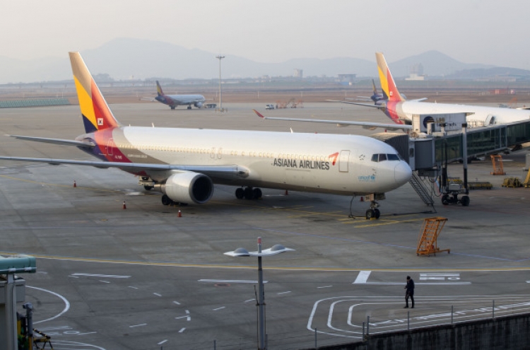 Unionized Asiana workers protest against restructuring