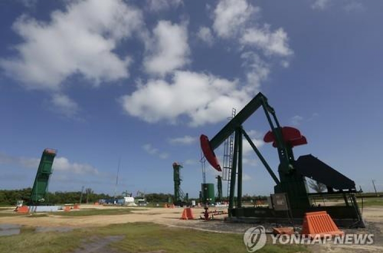 Seoul shares open lower on falling oil prices