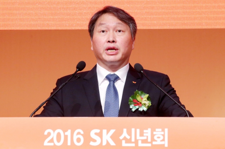 Consumer agency to sue SK chairman, mistress