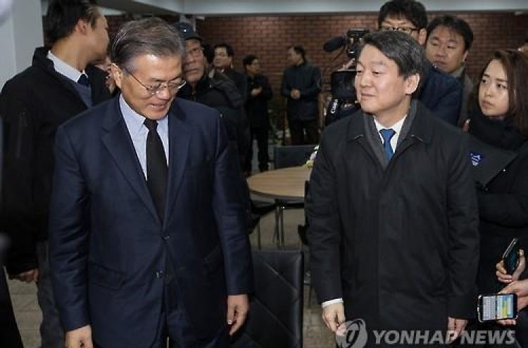 외부인사 영입효과?...리얼미터 “文 대선지지도 1위 탈환”