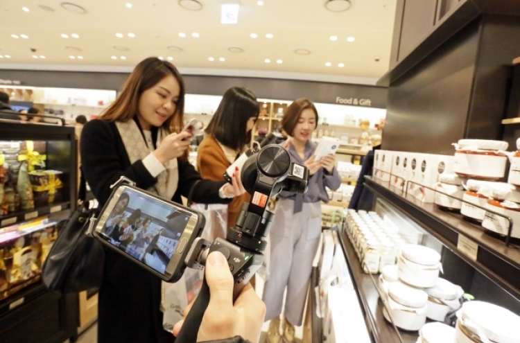 Hanwha invites Chinese social media stars to new duty-free store