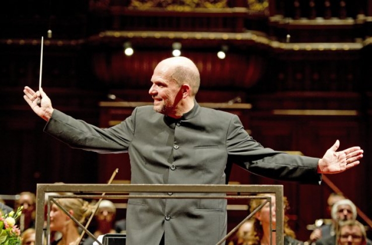 Van Zweden to become New York Philharmonic‘s music director