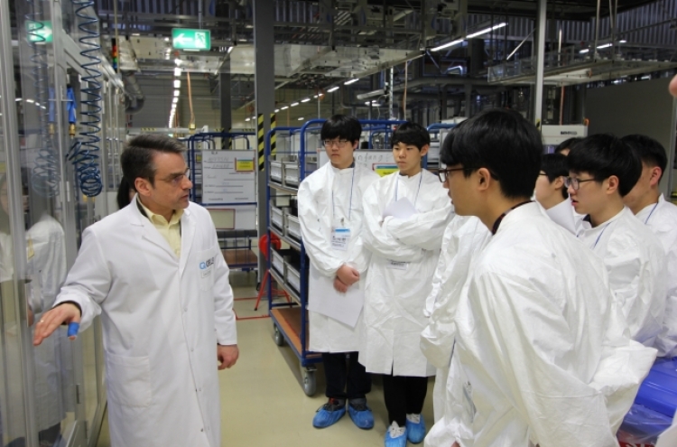 Hanwha tours Europe with scientific youths