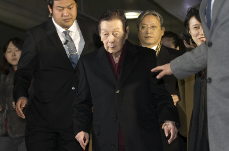 Lotte founder testifies over his mental status