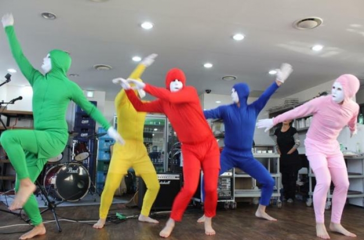 Koreans learn how to entertain for work