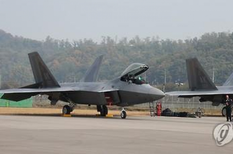 美전략무기 F-22 4대 내일 한반도 출동…대북 군사적 압박