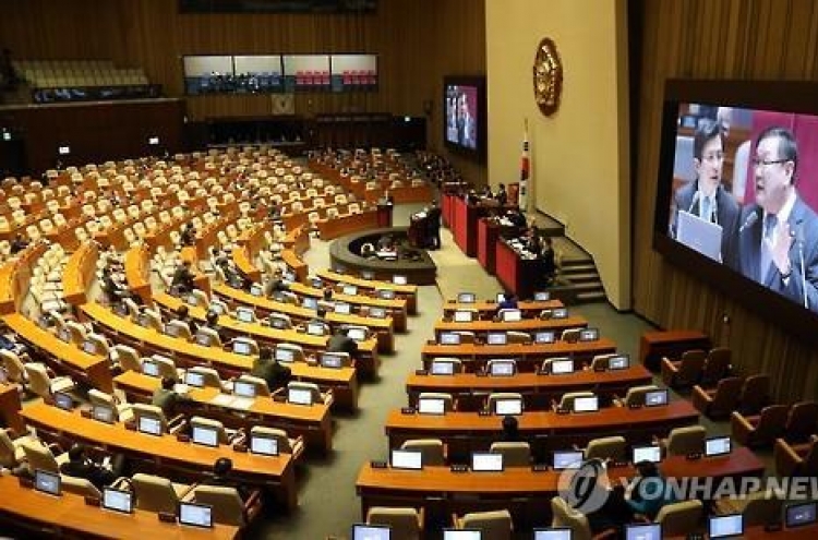 경제분야 대정부질문…개성공단 폐쇄 여파 등 도마위