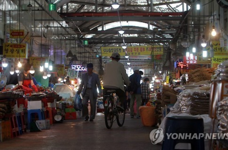 "조금 벌어 더 조금 썼다"…지난해 소비성향 역대 최저