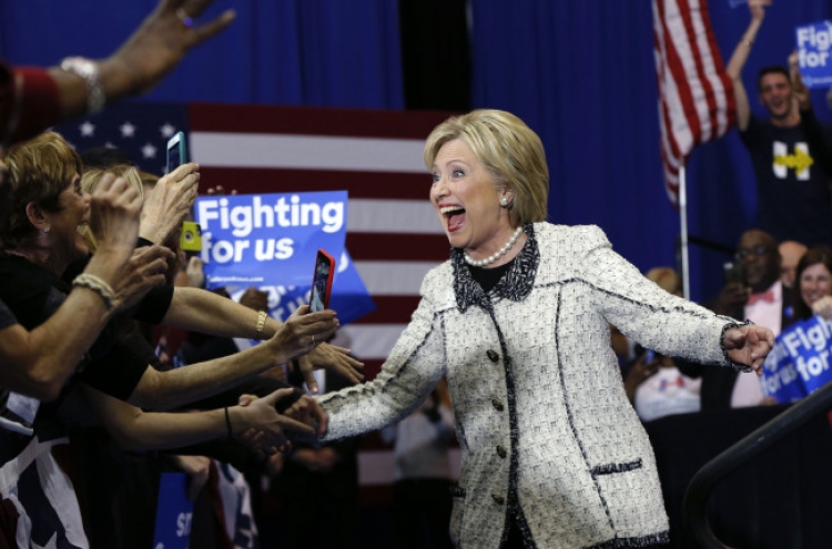 Clinton sweeps S. Carolina primary as 'Super Tuesday’ looms