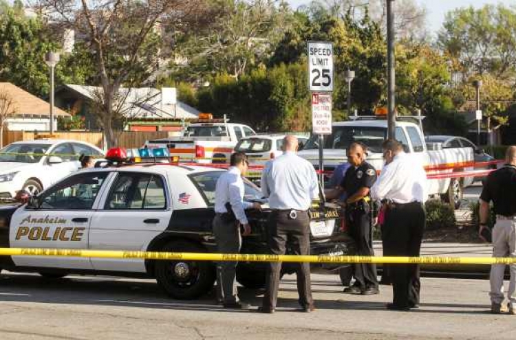 3 stabbed when violence erupts at KKK rally in California