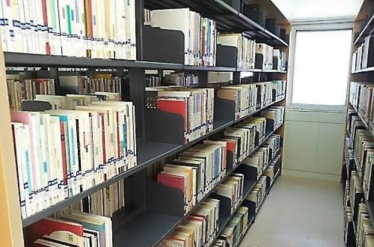 Fewer university students use libraries