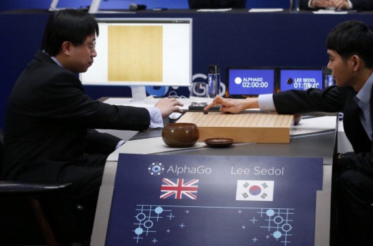 Lee Se-dol, AlphaGo in tight first race (Live)