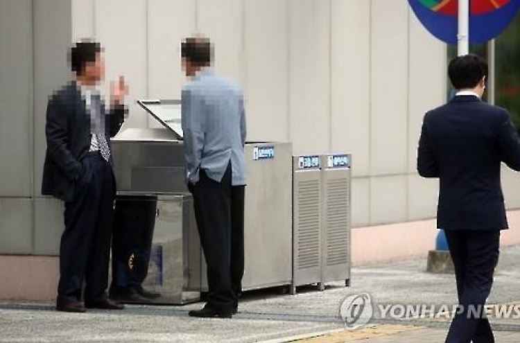 설치해도, 안해도 문제…'실외 흡연구역' 딜레마